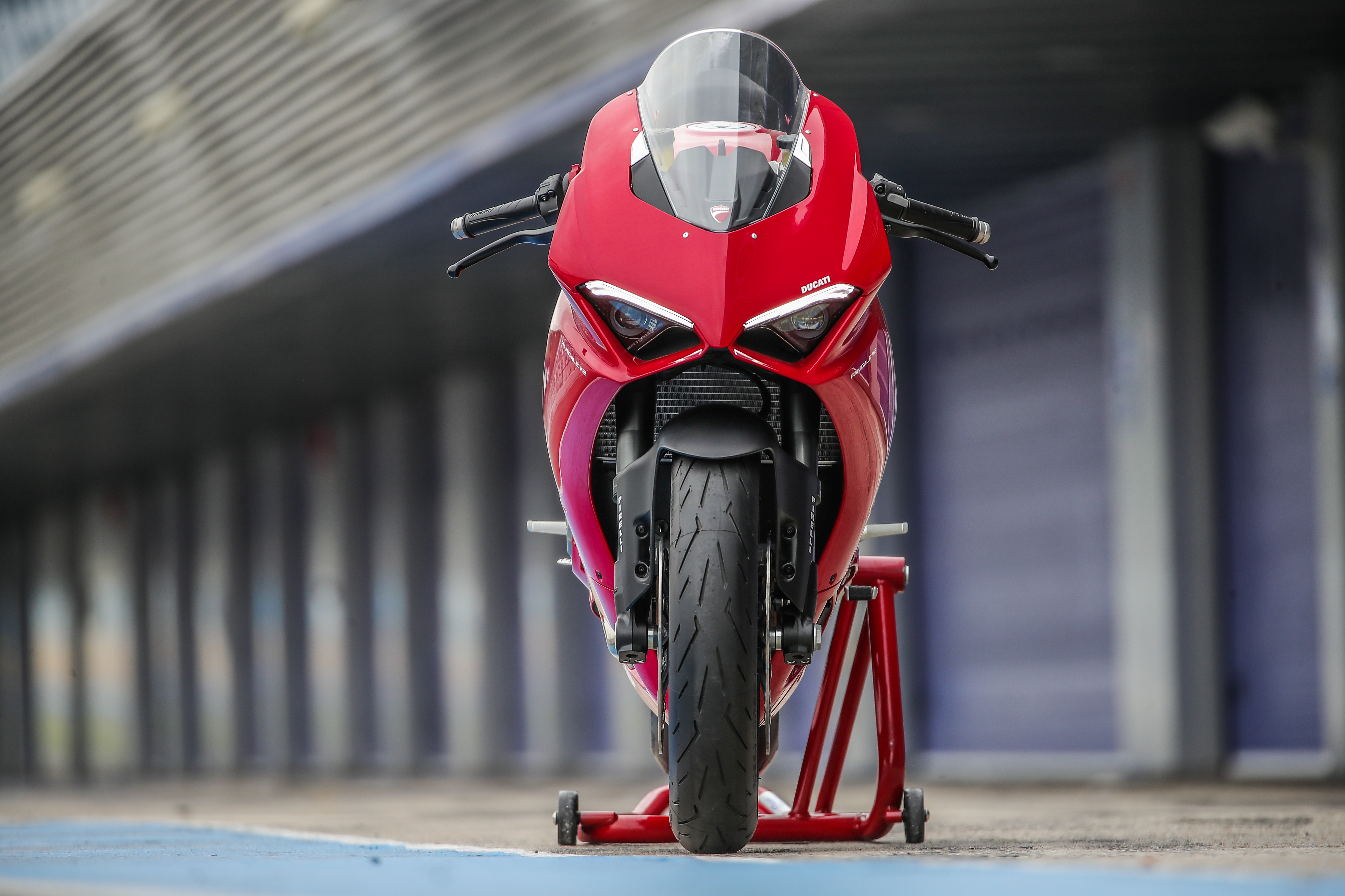 Ducati panigale v2. Дукати v2 2020. Panigale v2r. Ducati Supersport 950. Карбоновый Хагер Ducati v4.